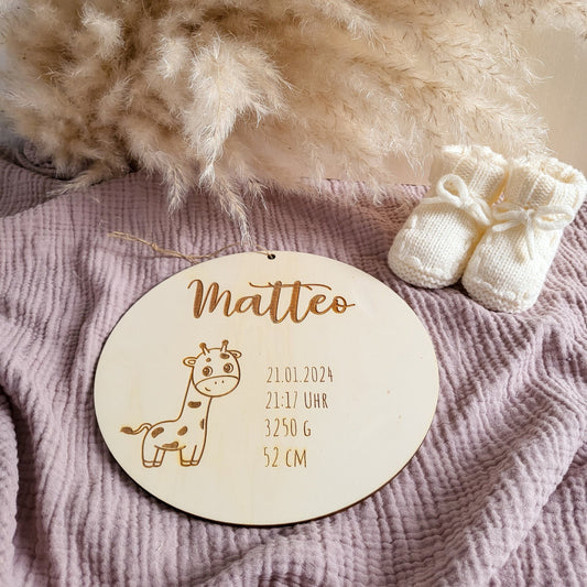 Personalisiertes Geburtsschild aus Holz  Name und Geburtsdaten  Geschenk zu Geburt - Motiv Giraffe Pappel