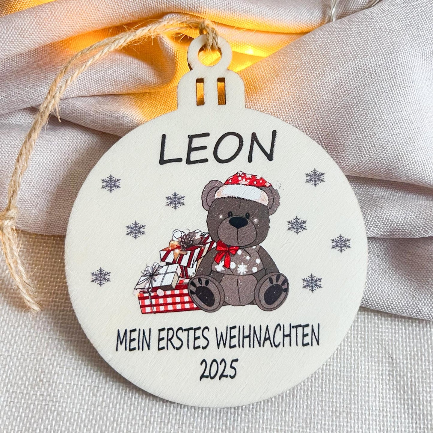 Personalisierte Weihnachtskugel aus Holz  Mit Name  Mein erstes Weihnachten 2025  Bunter  UV Druck