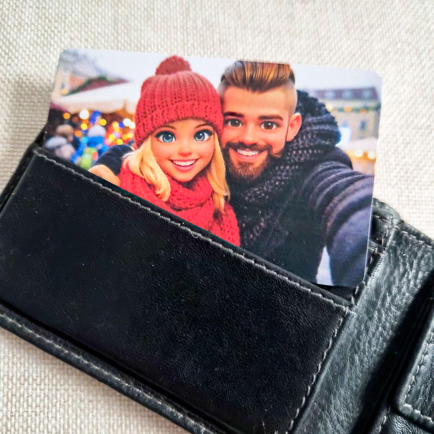 Personalisierte Foto Holzkarte im Checkkartenformat  3D Cartoon Stil  Lindenholz mit Wunschtext & Umschlag
