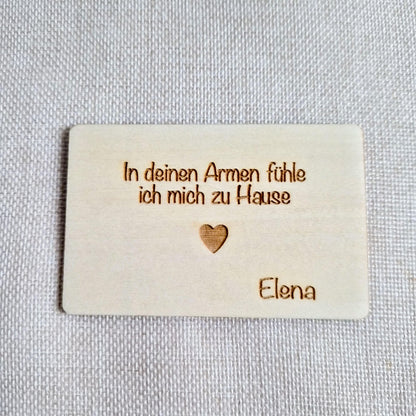 Personalisierte Foto Holzkarte im Checkkartenformat  3D Cartoon Stil  Lindenholz mit Wunschtext & Umschlag