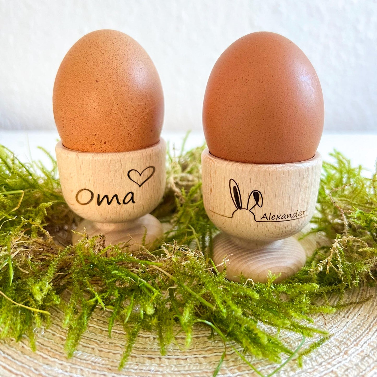 Eierbecher personalisiert mit Name aus Holz  Eierbecher zu Ostern  Osterdeko für Frühstückstisch